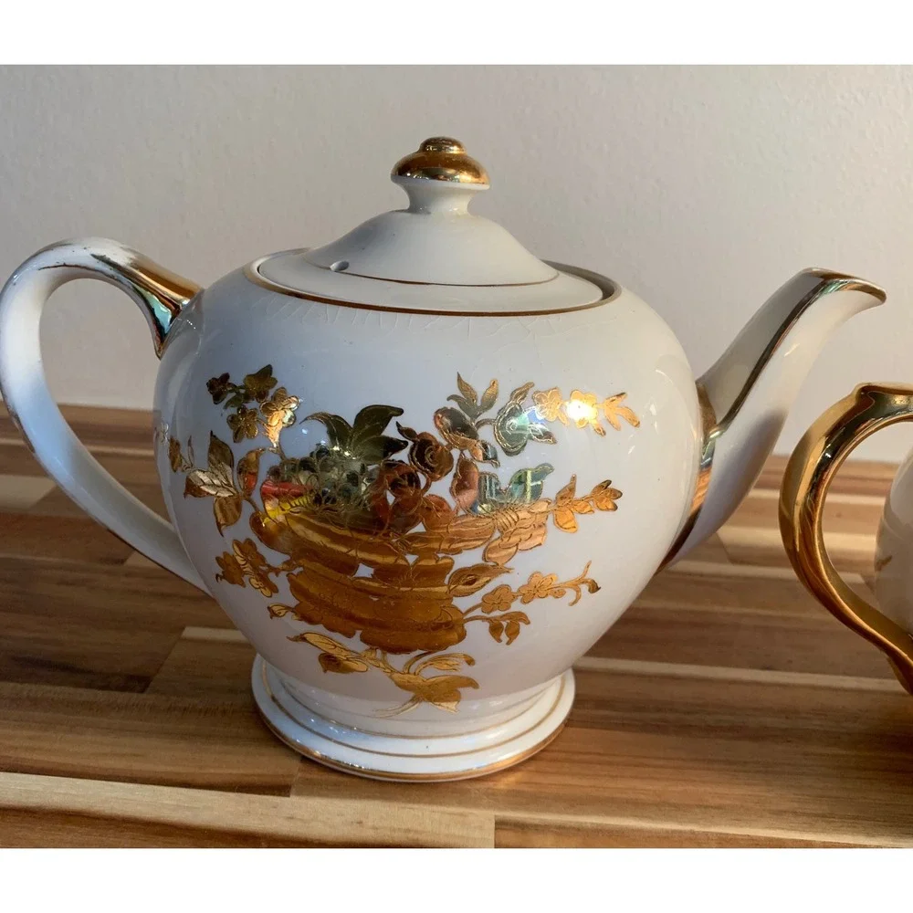 Sadler England Vintage Teapot Gold Gilded Floral White Ceramic Retro 1555B Rare